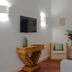 Aqa Palace בית הארחה 4*